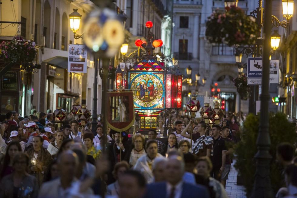 A pocos días de que comiencen las ‘no fiestas’ del Pilar 2021, nos ponemos nostálgicos y tiramos de archivo para recordar algunos de los mejores momentos que nos dejaron los Pilares del 2019, los últimos que vivimos antes de que el covid irrumpiera en nuestras vidas, llenos de conciertos, ferias, música... y mucha gente y alegría en las calles.