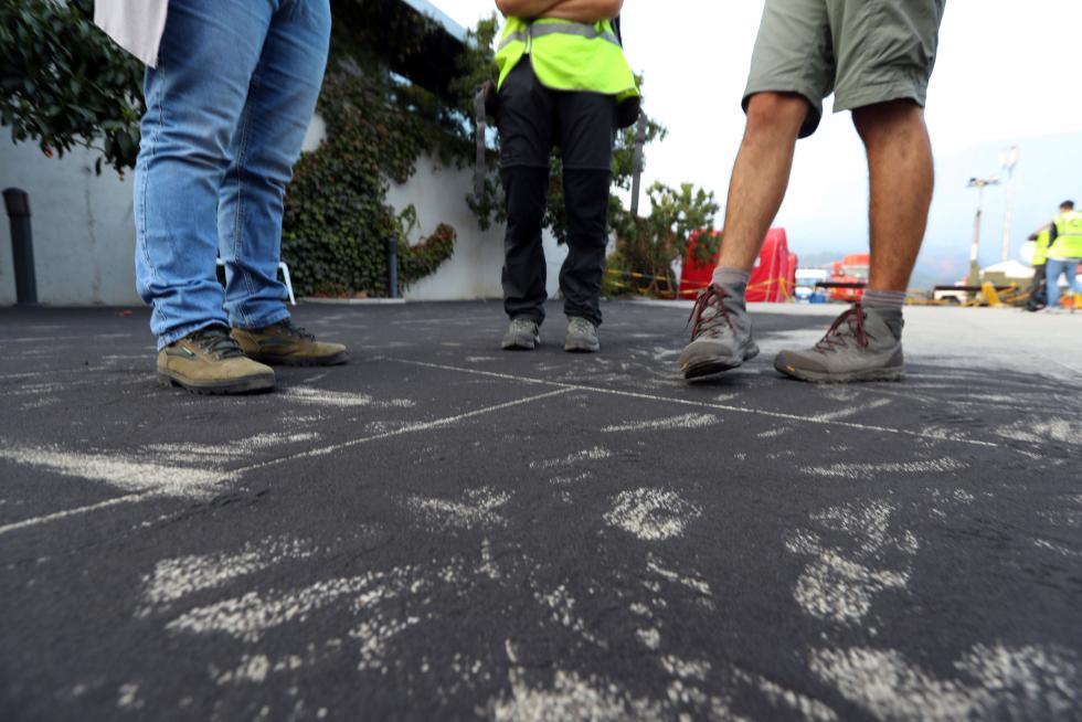 Ceniza del volcán desborda La Palma y afecta a tráfico aéreo del archipiélago