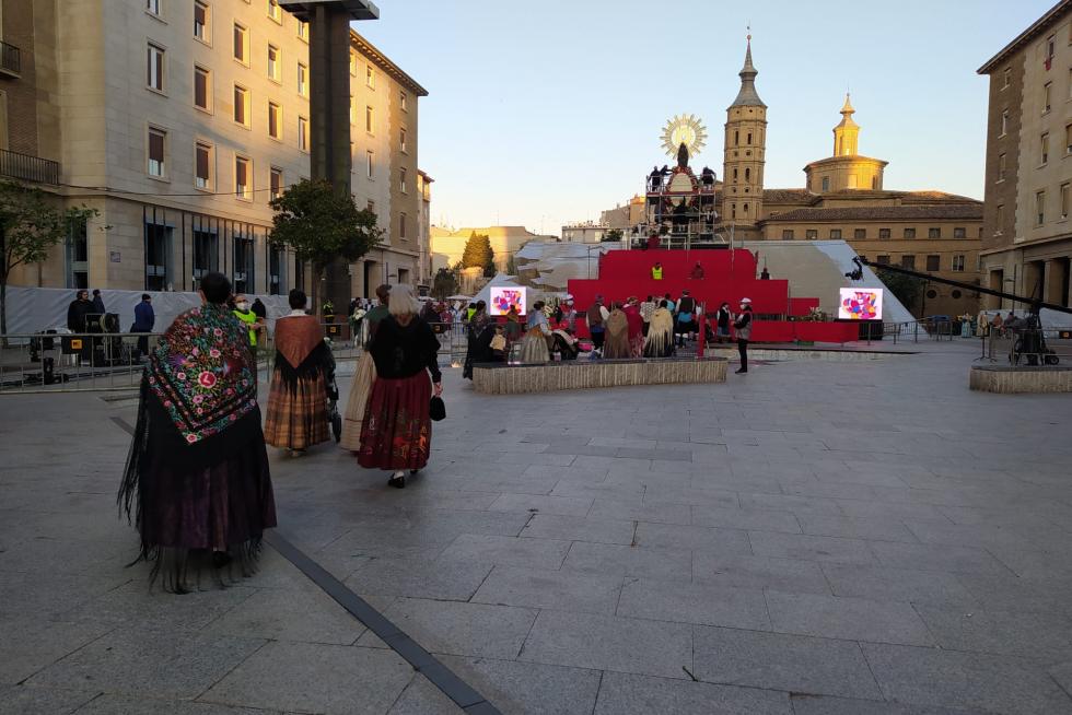 Las emoción y las ganas se van abriendo paso en la Ofrenda y poco a poco recupera el pulso.