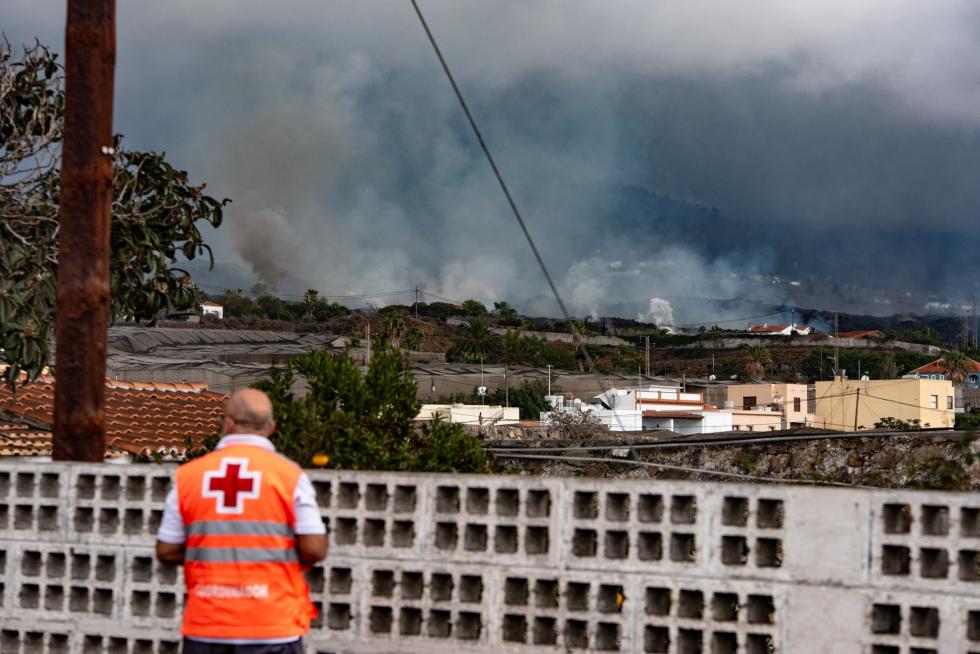 Ordenan evacuación ante el avance de la colada de lava que fluye al noroeste
