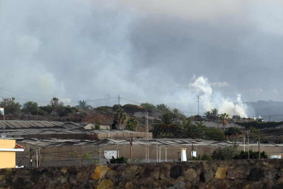 Ordenan evacuación ante el avance de la colada de lava que fluye al noroeste