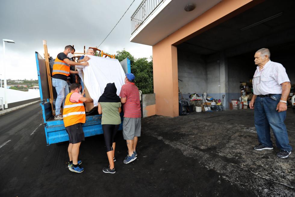 Ordenan evacuación ante el avance de la colada de lava que fluye al noroeste
