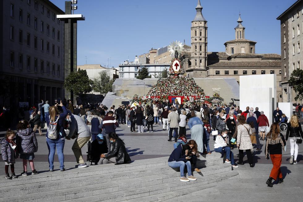 Ambiente en la plaza del Pilar al día siguiente de la Ofrenda de Flores.