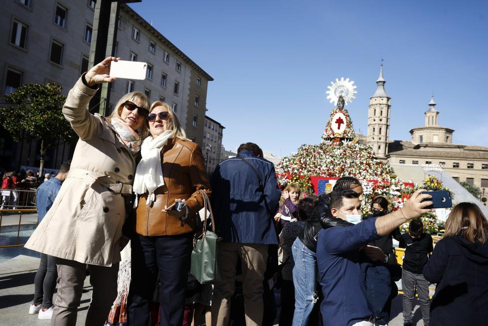 Ambiente en la plaza del Pilar al día siguiente de la Ofrenda de Flores.