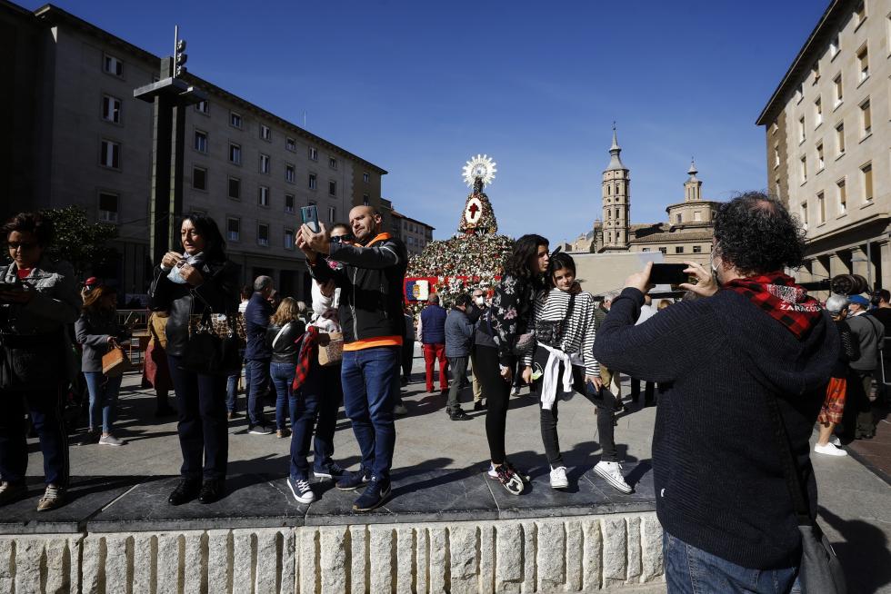 Ambiente en la plaza del Pilar al día siguiente de la Ofrenda de Flores.