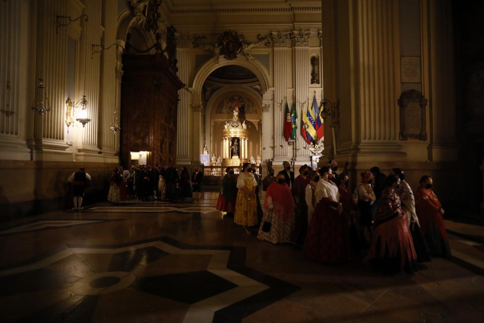 Abrazo jotero a la Virgen en la Santa Capilla