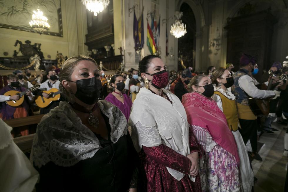 Abrazo jotero a la Virgen del Pilar