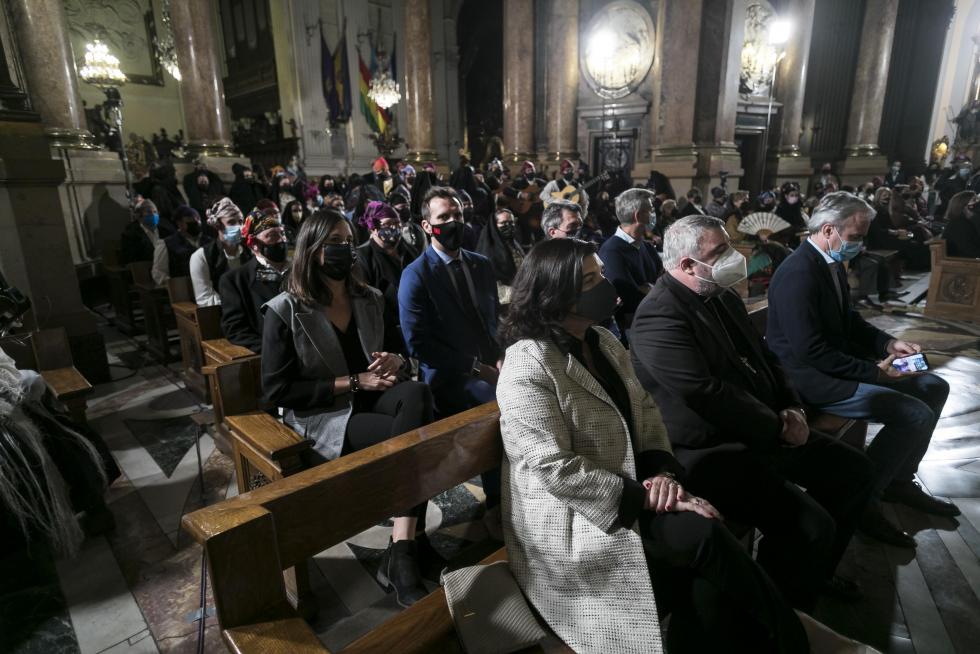Abrazo jotero a la Virgen del Pilar