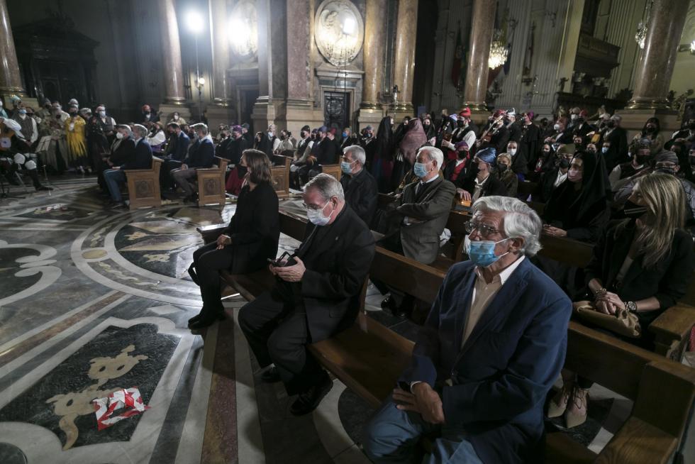 Abrazo jotero a la Virgen del Pilar