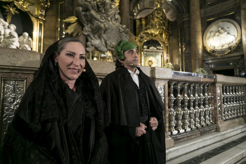 Abrazo jotero a la Virgen del Pilar