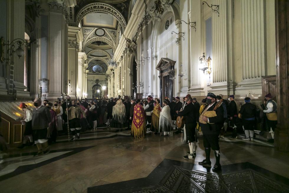 Abrazo jotero a la Virgen del Pilar