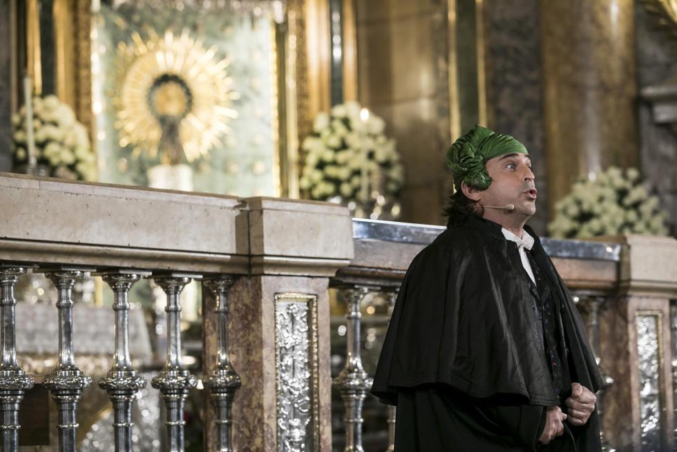 Abrazo jotero a la Virgen del Pilar