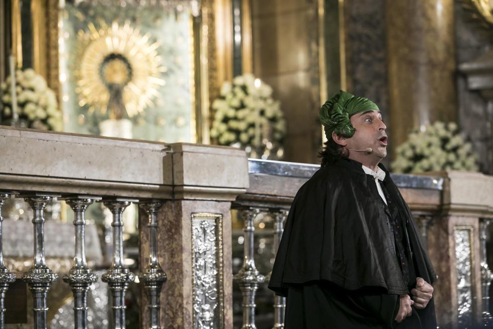 Abrazo jotero a la Virgen del Pilar