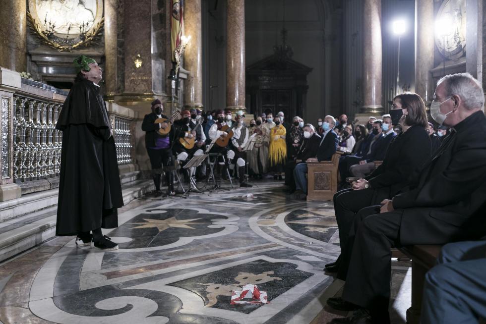 Abrazo jotero a la Virgen del Pilar