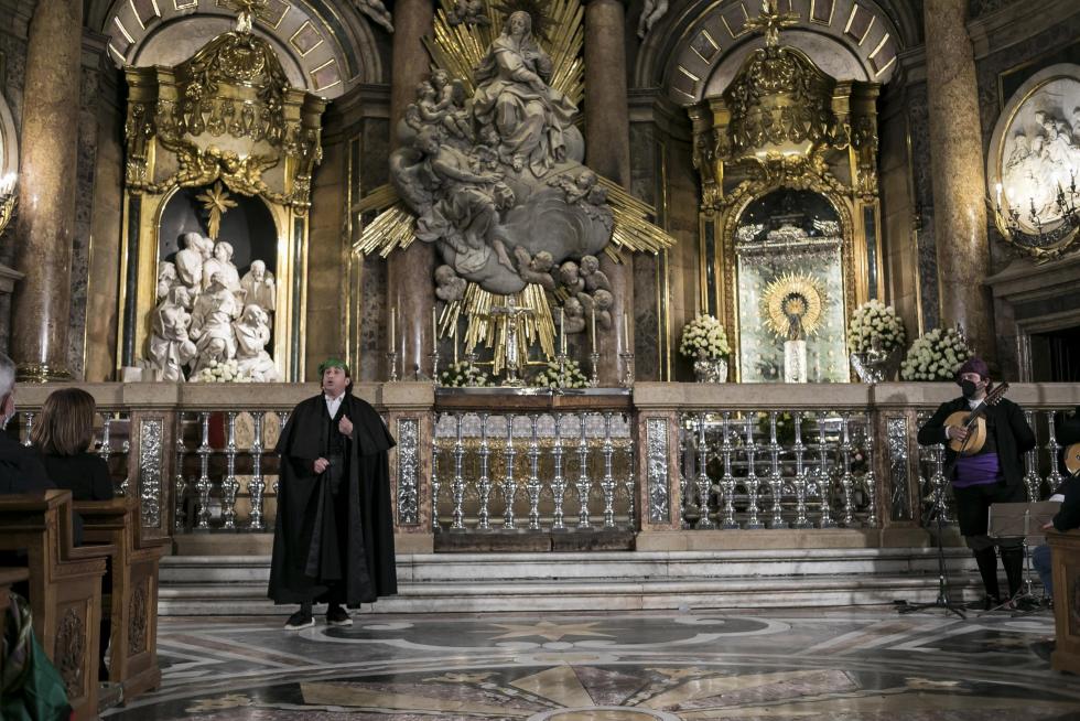Abrazo jotero a la Virgen del Pilar