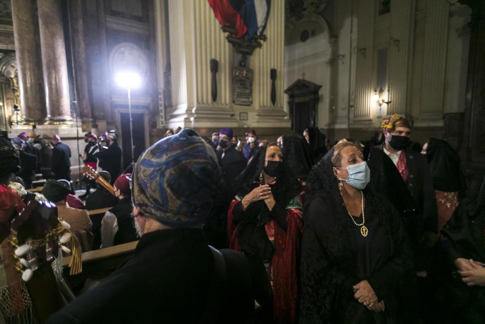 Abrazo jotero a la Virgen del Pilar