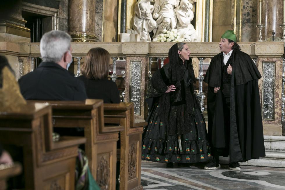 Abrazo jotero a la Virgen del Pilar