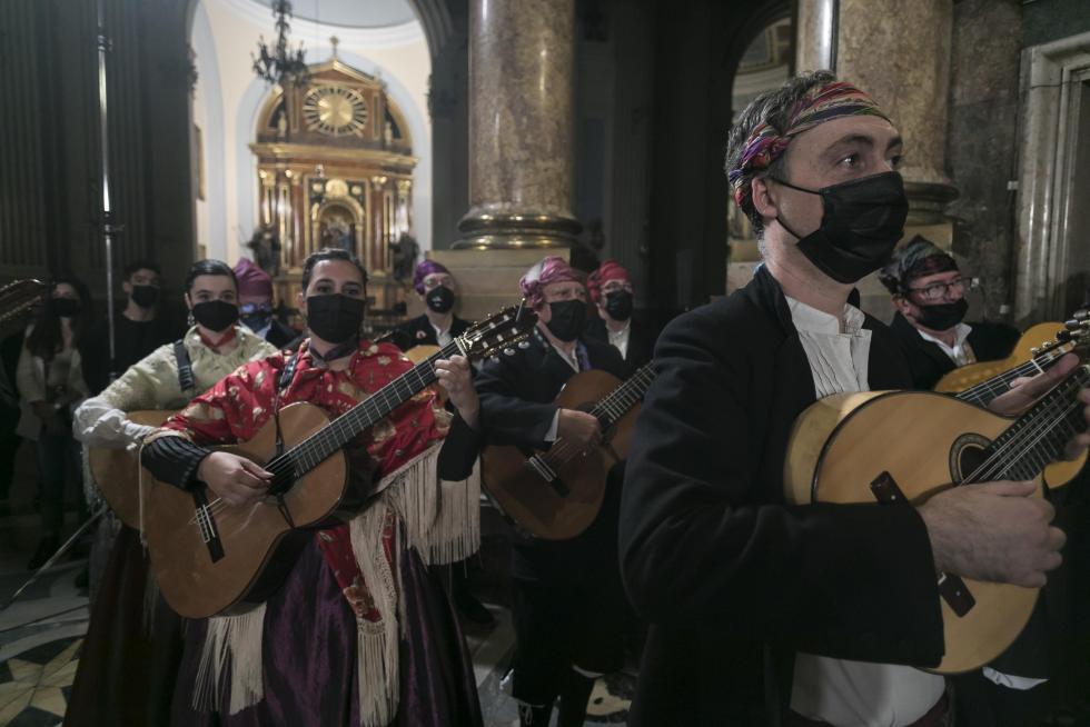 Abrazo jotero a la Virgen del Pilar