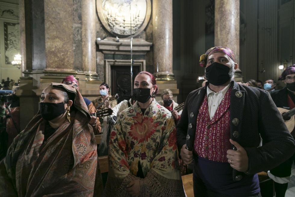 Abrazo jotero a la Virgen del Pilar