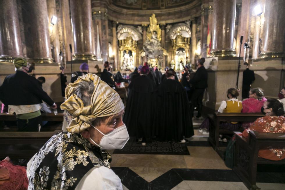 Abrazo jotero a la Virgen del Pilar