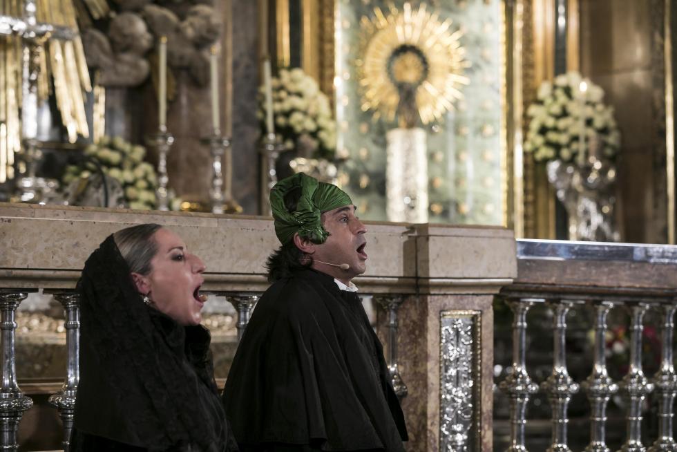 Abrazo jotero a la Virgen del Pilar