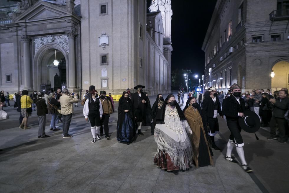 Abrazo jotero a la Virgen del Pilar