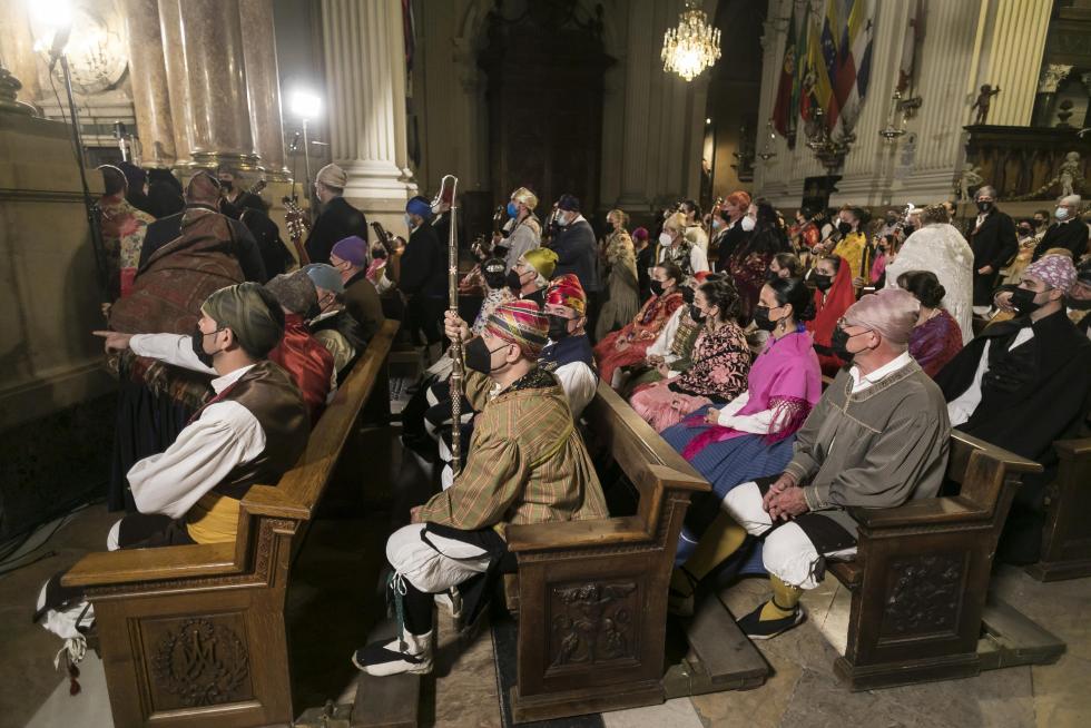 Abrazo jotero a la Virgen del Pilar