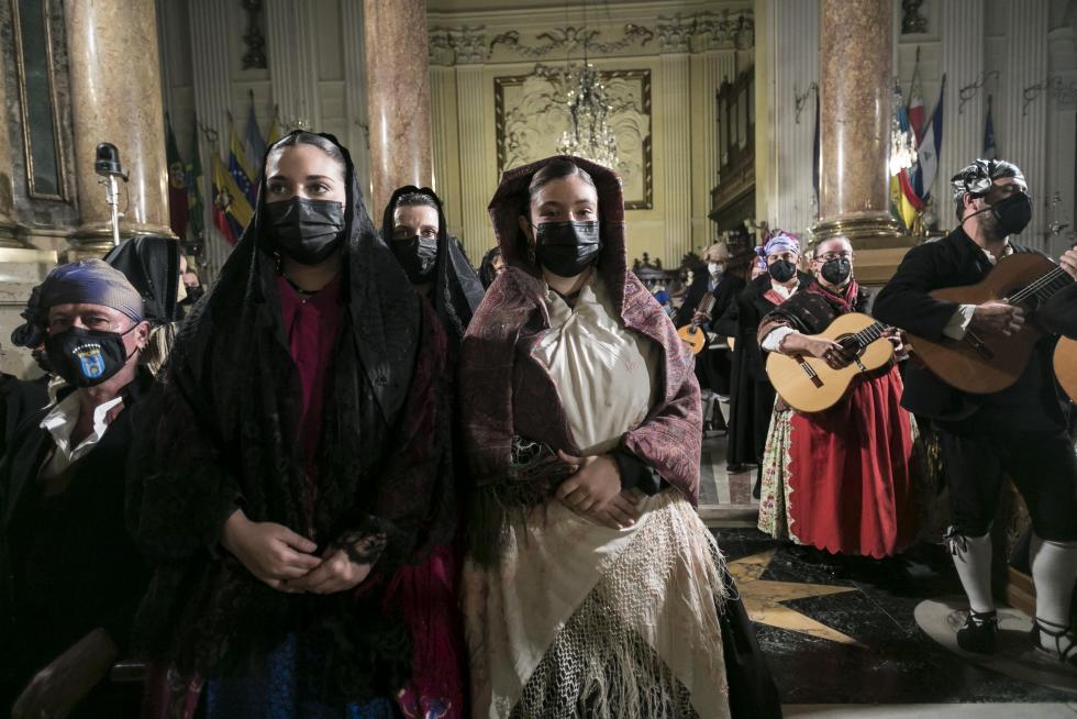 Abrazo jotero a la Virgen del Pilar