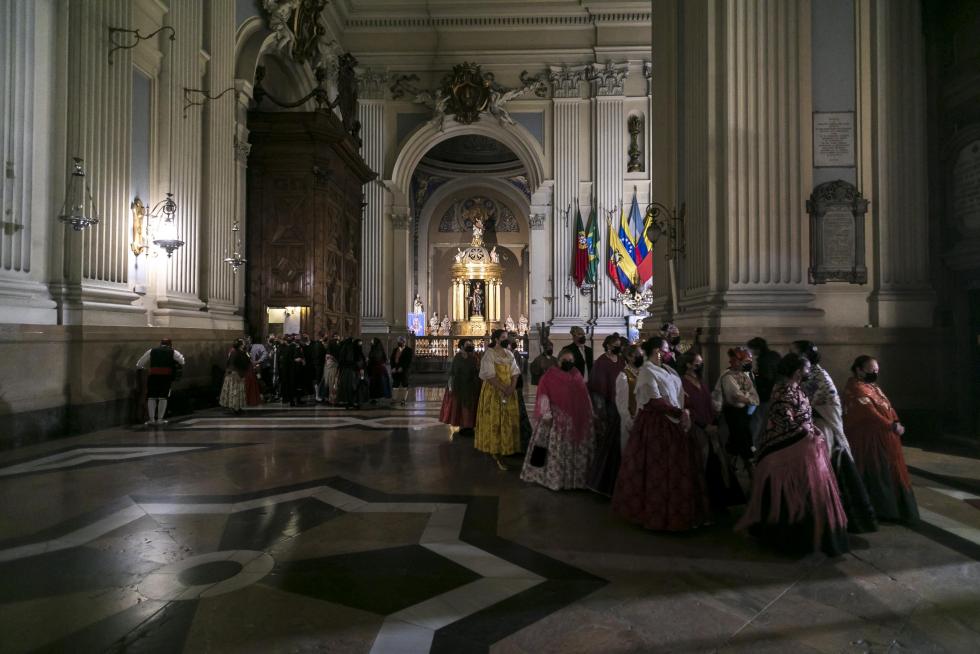 Abrazo jotero a la Virgen del Pilar