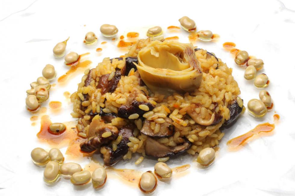 Arroz cremoso de setas y corazón de alcachofas.