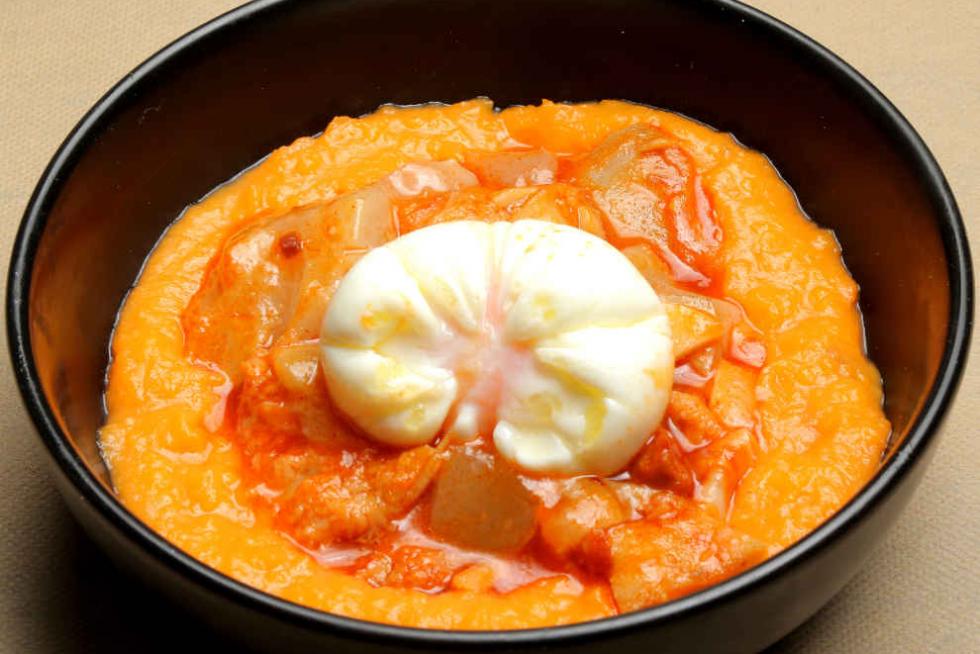 Callos de Teresa con boniato y huevo campero de Candelas.