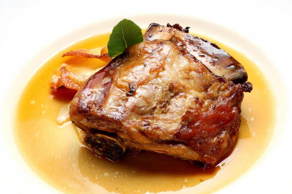 Paletilla asada de La parrilla de Albarracín.