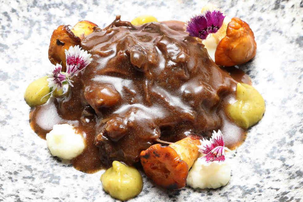 Rabo de toro con chocolate de Gayarre.