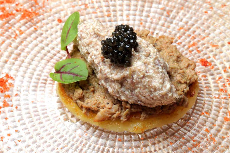 Bline de pate de T.A con mousse de caracoles y caviar de esturión de El rincón de Sas.