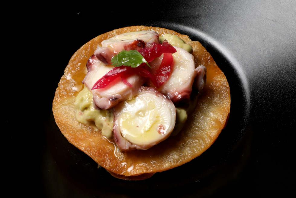 Taco crujiente de pulpo y guacamole de El palco de las esquinas.