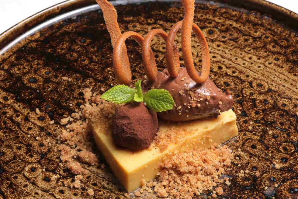 Mousse de mango con chocolate de Benabarre de El Real.