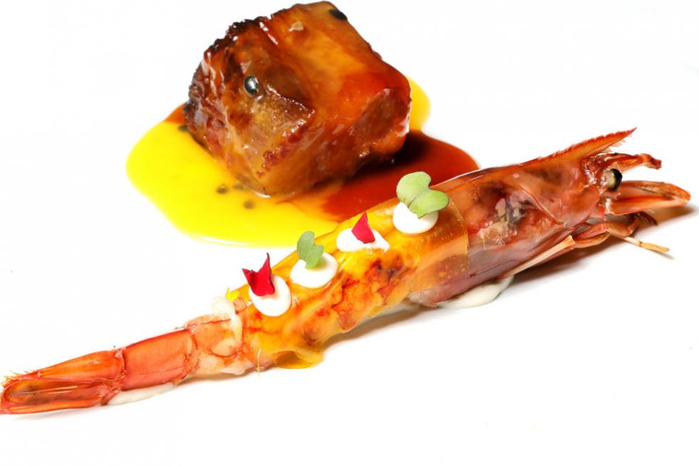 Panceta con maracuya y gambón de Novodabo.