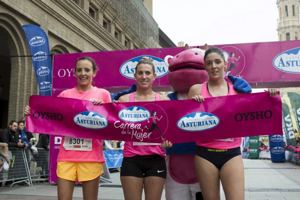Este domingo, la capital aragonesa volverá a teñirse de rosa con motivo de la Carrera de la Mujer. Una cita con el atletismo cada vez más popular que celebró su primera edición en el año 1998 (entonces con salida en el Parque Grande José Antonio Labordeta) y que desde entonces no ha dejado de sumar mujeres que no dudan en calzarse las zapatillas y darlo todo contra el cáncer de mama. Consulta el recorrido y horario de la Carrera de la Mujer 2021 en Zaragoza.