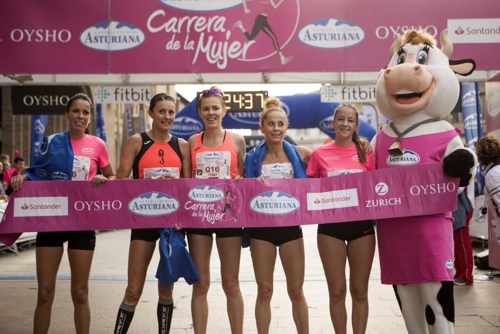 Este domingo, la capital aragonesa volverá a teñirse de rosa con motivo de la Carrera de la Mujer. Una cita con el atletismo cada vez más popular que celebró su primera edición en el año 1998 (entonces con salida en el Parque Grande José Antonio Labordeta) y que desde entonces no ha dejado de sumar mujeres que no dudan en calzarse las zapatillas y darlo todo contra el cáncer de mama. Consulta el recorrido y horario de la Carrera de la Mujer 2021 en Zaragoza.
