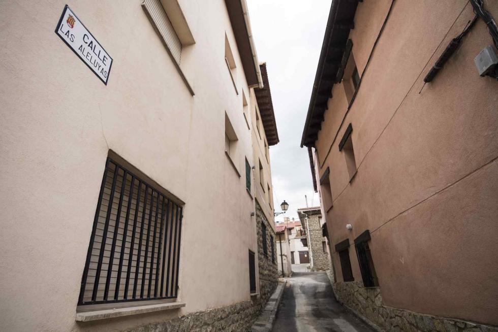 Una calle de Bronchales (Teruel)