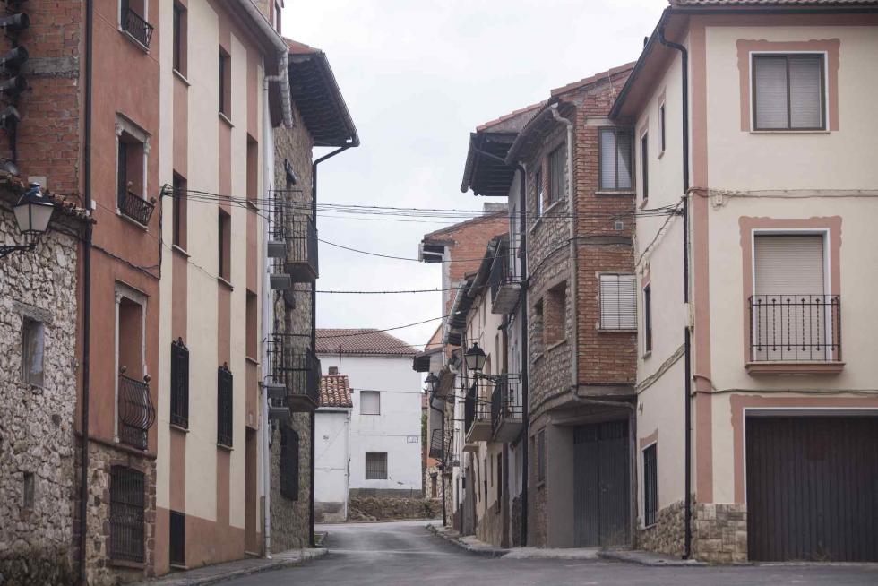 Una calle de Bronchales (Teruel)