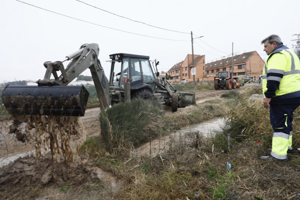 Inundaciones de casas y campos en Monzalbarba este martes por la mañana.