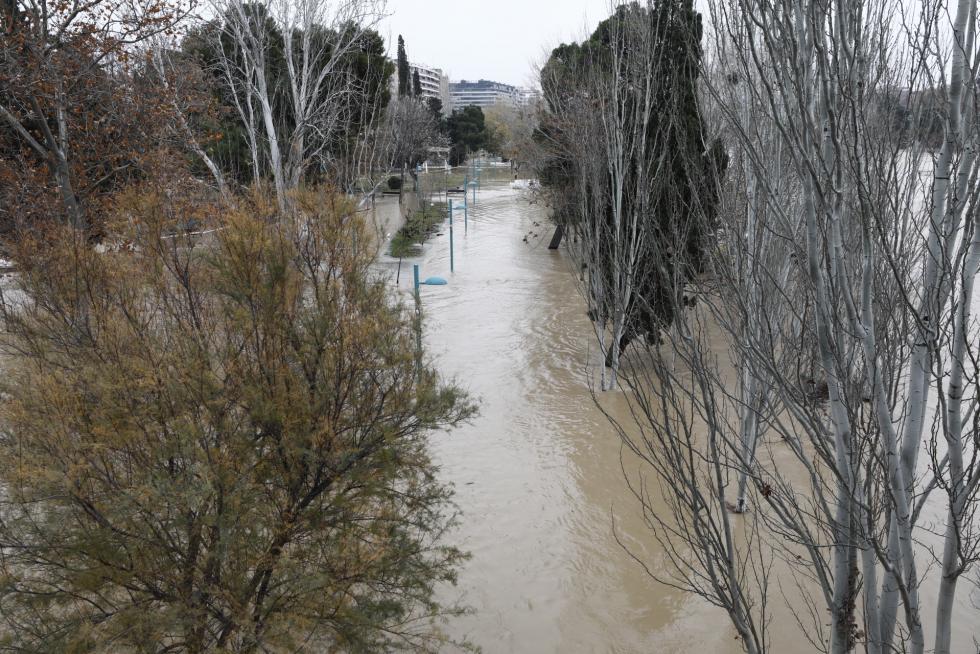 La punta de la crecida del Ebro llega a Zaragoza