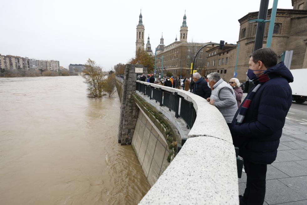 La punta de la crecida del Ebro llega a Zaragoza