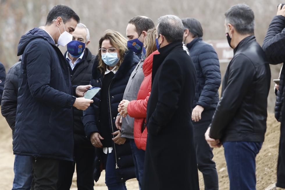 Pedro Sánchez visita Pradilla por la crecida del Ebro en Aragón.