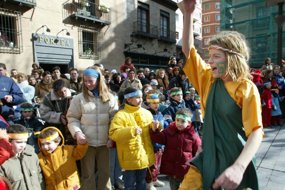 Entre roscones, música, gigantes y cabezudos. Así pasan los zaragozanos cada 29 de enero con motivo de la celebración de San Valero, patrón de Zaragoza. Este año, tras la descafeinada celebración del año pasado, la alegría volverá a las calles, aunque con restricciones. Echamos la vista atrás para recopilar algunos de los mejores momentos que nos ha dejado esta festividad desde el año 2000.