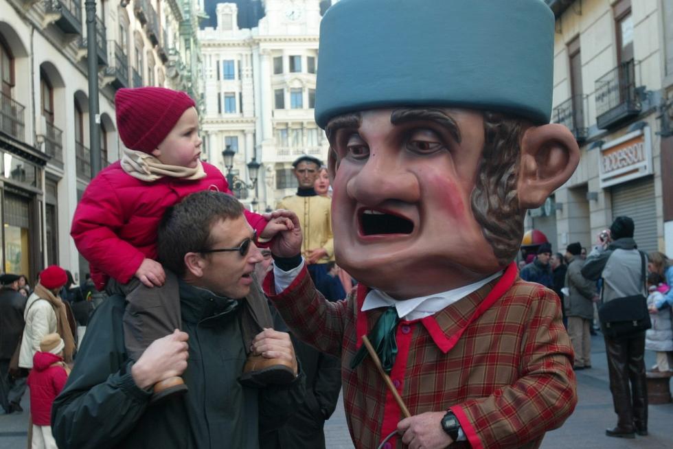 Entre roscones, música, gigantes y cabezudos. Así pasan los zaragozanos cada 29 de enero con motivo de la celebración de San Valero, patrón de Zaragoza. Este año, tras la descafeinada celebración del año pasado, la alegría volverá a las calles, aunque con restricciones. Echamos la vista atrás para recopilar algunos de los mejores momentos que nos ha dejado esta festividad desde el año 2000.