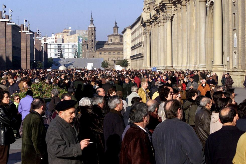 Entre roscones, música, gigantes y cabezudos. Así pasan los zaragozanos cada 29 de enero con motivo de la celebración de San Valero, patrón de Zaragoza. Este año, tras la descafeinada celebración del año pasado, la alegría volverá a las calles, aunque con restricciones. Echamos la vista atrás para recopilar algunos de los mejores momentos que nos ha dejado esta festividad desde el año 2000.