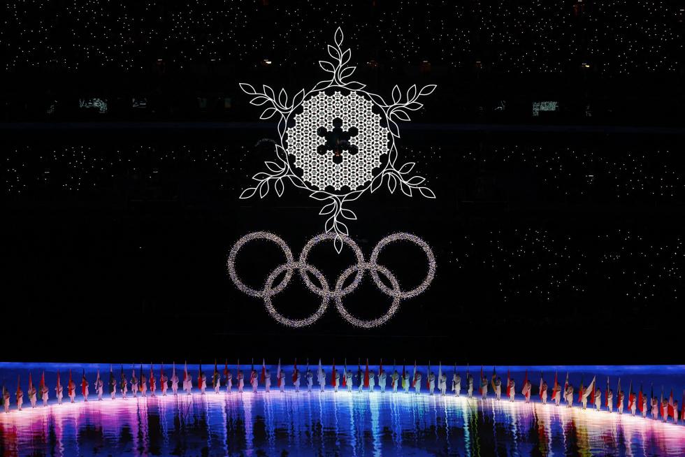 2022 Beijing Olympics - Closing Ceremony - National Stadium, Beijing, China - February 20, 2022. Fireworks explode over the National Stadium, during the Beijing 2022 Winter Olympics closing ceremony. REUTERS/Kim Hong-Ji OLYMPICS-2022-CLOSING/