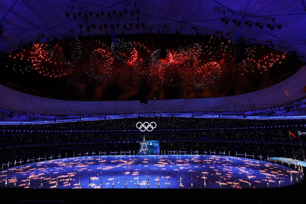 2022 Beijing Olympics - Closing Ceremony - National Stadium, Beijing, China - February 20, 2022. General view of fireworks and performers during the closing ceremony. REUTERS/Aleksandra Szmigiel OLYMPICS-2022-CLOSING/
